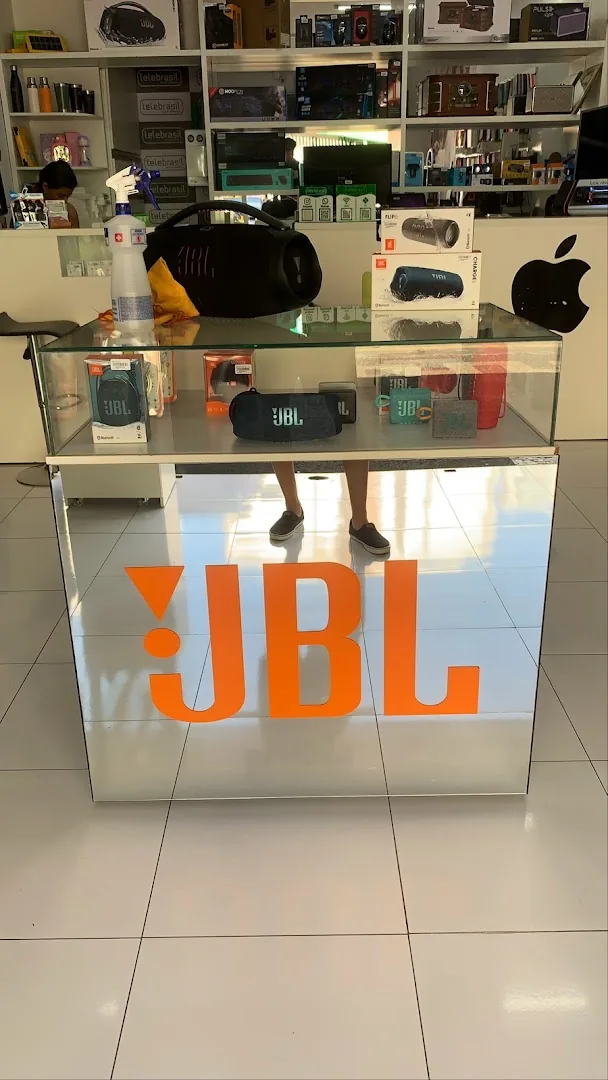 Balcão de atendimento com vitrine JBL